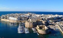 Gallipoli sul mare in Puglia porto centro storico
